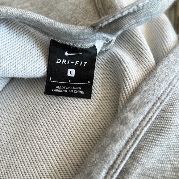 Nike Dri Fit V Back Sweatshirt - Picture 4 of 5